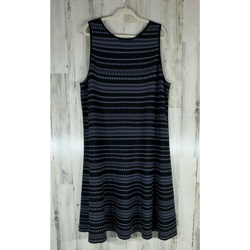 Nic & Zoe Shift Dress Size 3x Black Grey Geometric Stripe Sleeveless Knee Length
